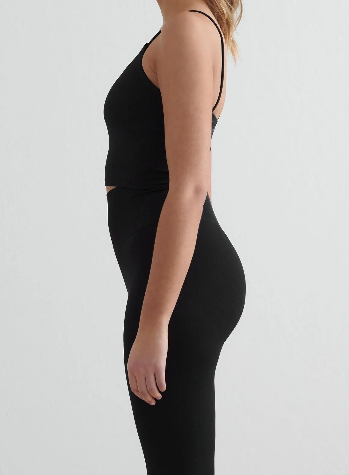 Black Shape Seamless Strap Singlet
