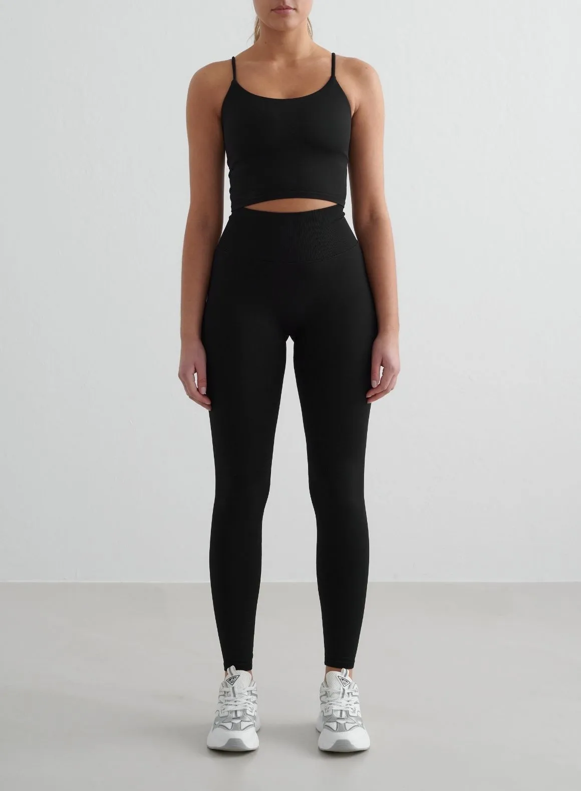 Black Shape Seamless Strap Singlet