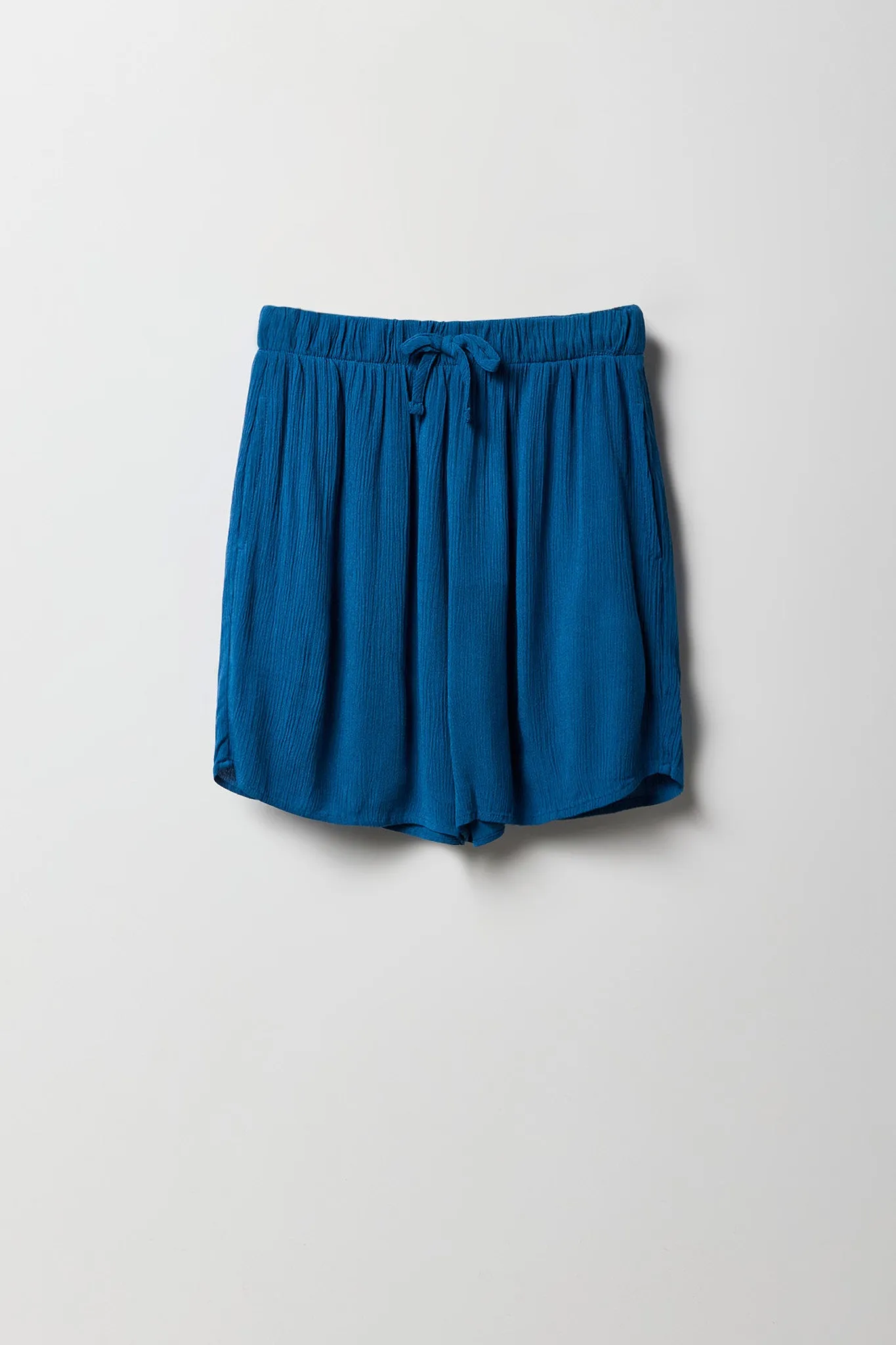 Ensemble avec haut boutonné froissé et short pour fille