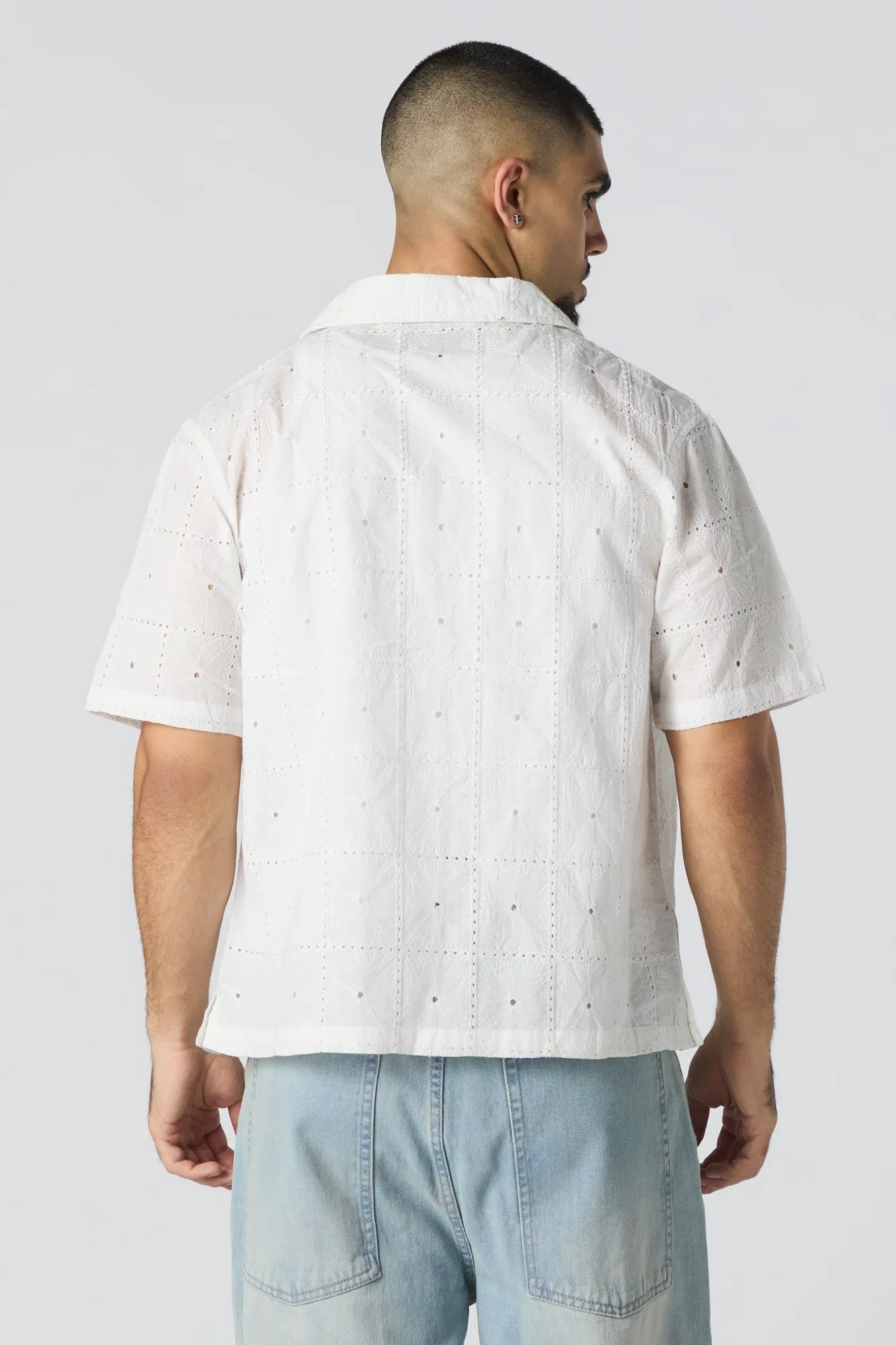 Haut boutonné à broderie florale