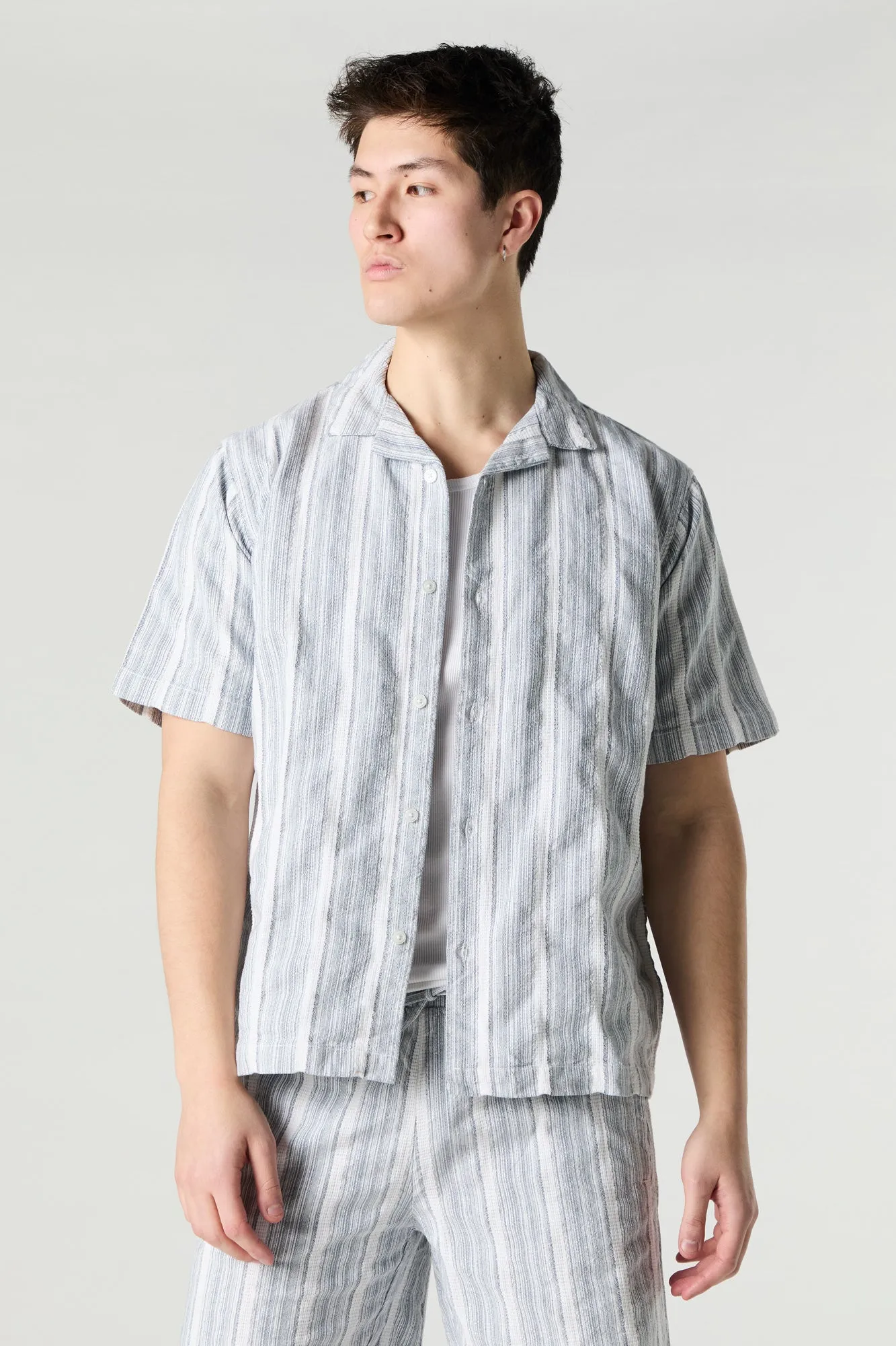 Haut boutonné en tricot rayé