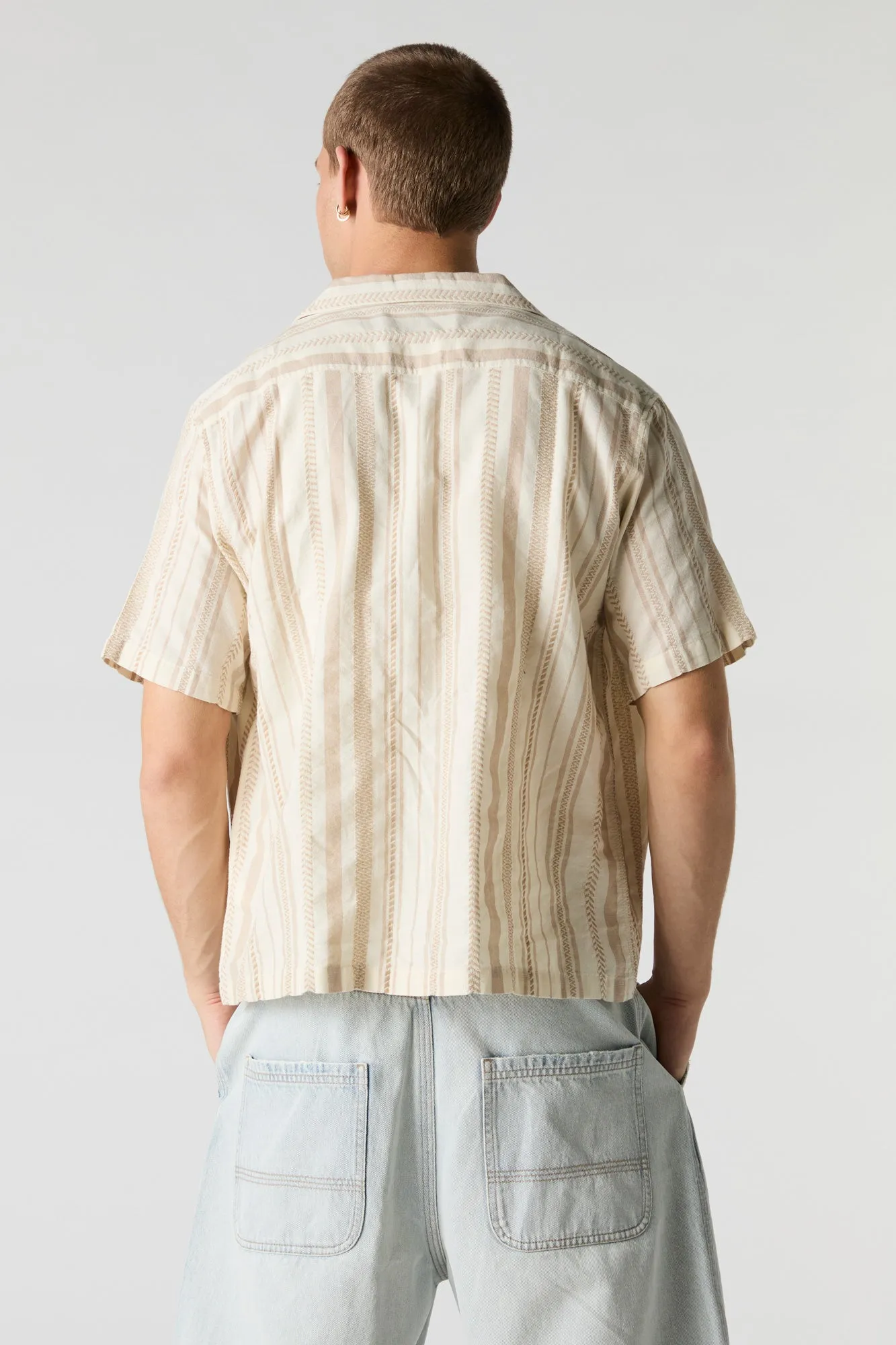 Haut boutonné texturé rayé avec col