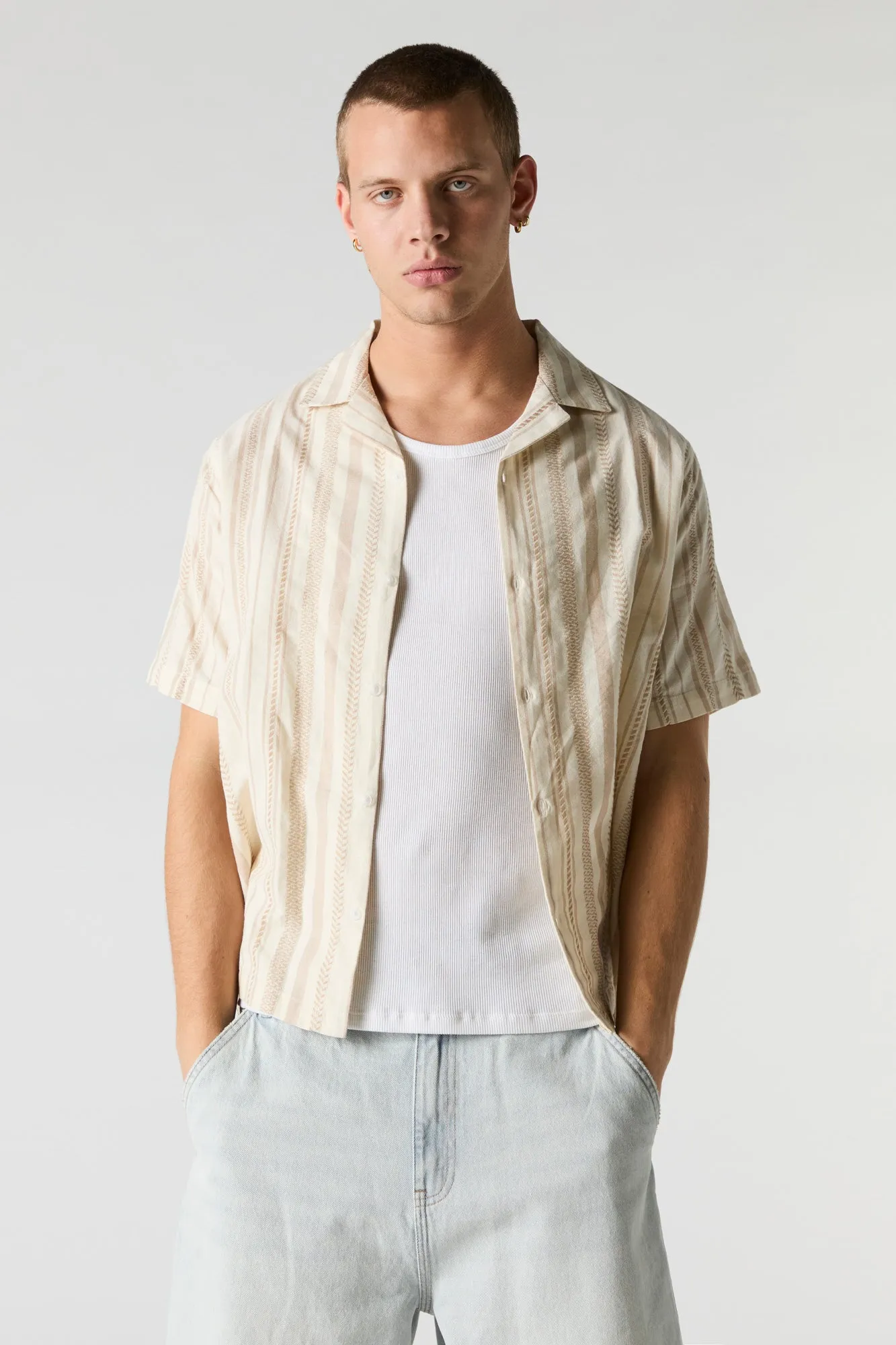 Haut boutonné texturé rayé avec col