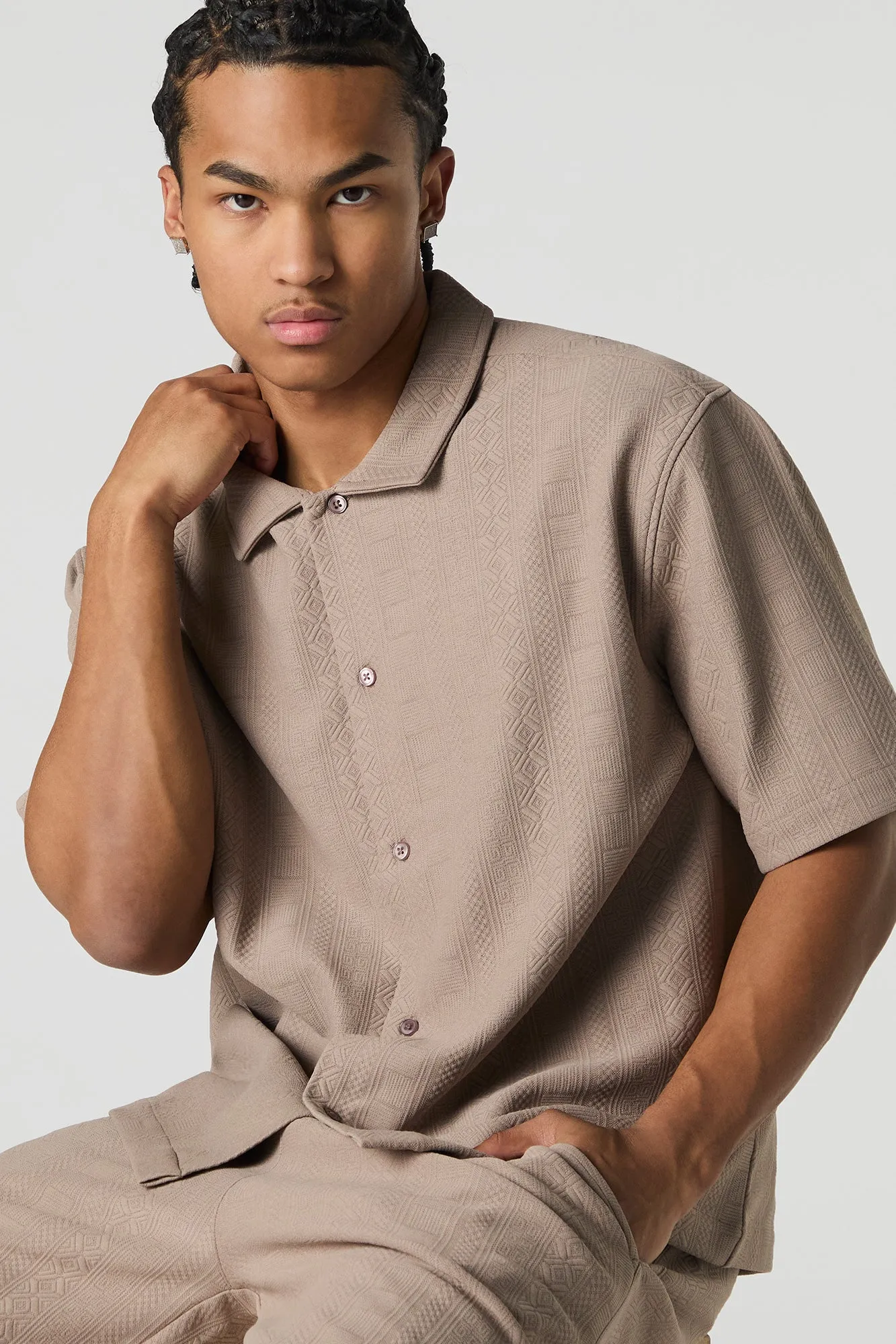 Haut carré boutonné texturé avec motif géométrique