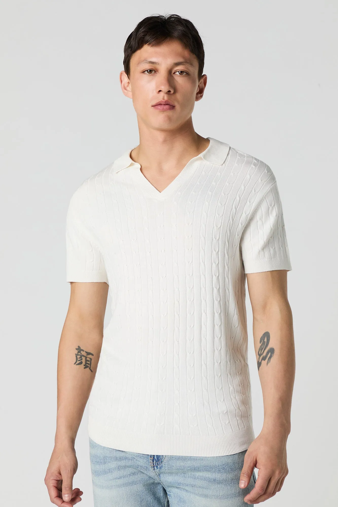 Haut en tricot torsadé avec col et encolure en V